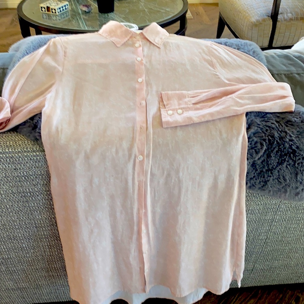 Beautiful top to wear over leggings. Has a faint design. Light weight and sheer.